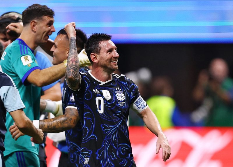 Messi hạnh phúc khi Argentina đánh bại Anh